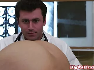 Cô video xx nhật bản luôn luôn sẵn sàng cho hậu môn